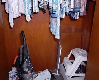 Hoover wind tunnel vacuum