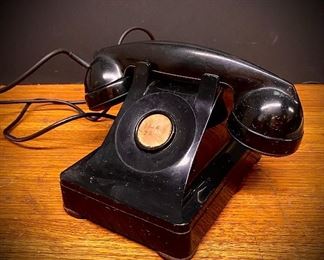 Vintage 1940s direct dial-less telephone 