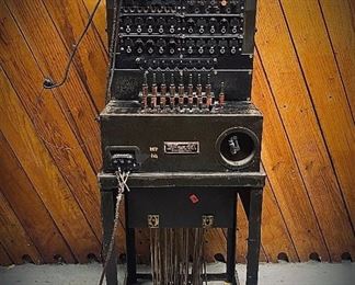 WWII portable US Army Signal Corps switchboard.........To register and to place bids go to https://capitolsalesservices.hibid.com/ 