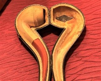 Pipe and pipe-shaped leather case