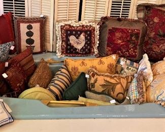 A tub of decorative pillows