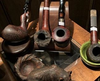 More pipes; fox pipe holder
