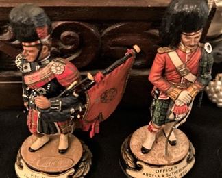 Metal Scottish soldiers