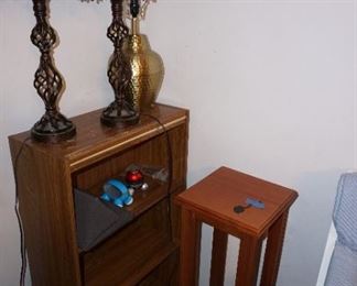 book shelf, lamps, lamp table