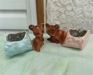 lot 12- cute vintage planters $8