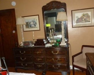 Vintage mahogany dresser w/mirror
