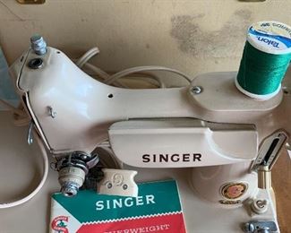 Vintage Singer Featherweight