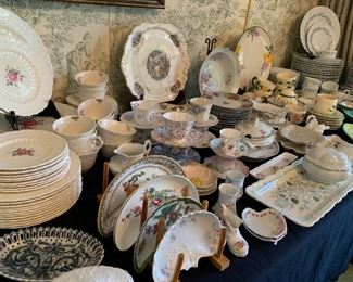 Assorted dishware 