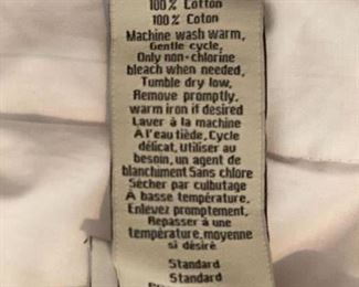 Lot 9172. $100.00 Pottery Barn floral duvet and 3 Euro shams.  Full/Queen. Love the Colors!