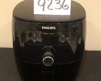 Lot 9236.  $125.00.  Phillips Air Fryer Model # HD9641.  Like New!!