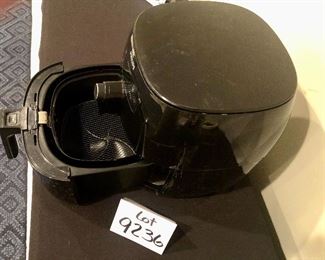 Lot 9236.  $125.00.  Phillips Air Fryer Model # HD9641.  Like New!!