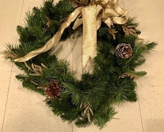 Lot 9289.  $30.00.  23" diameter Christmas greenery wreath.
