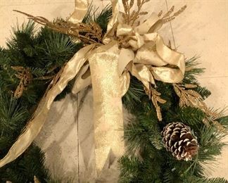 Lot 9289.  $30.00.  23" diameter Christmas greenery wreath.