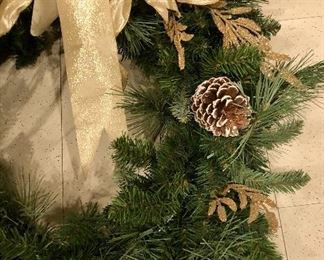 Lot 9289.  $30.00.  23" diameter Christmas greenery wreath.