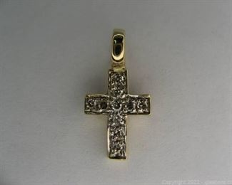 Classic Diamond Cross Pendant in 14kt Yellow Gold
