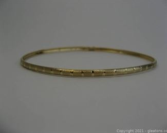Nice Bangle Bracelet in 10kt Yellow Gold