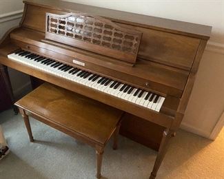 Baldwin console piano 