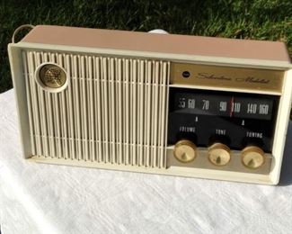 Sears Silvertone Medalist Transistor Radio