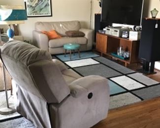 Lazy boy sleeper, Vintage pioneer receiver, motorized recliner, 1970 Daisy Lamp, rug , vermin Vega speakers