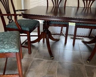 Duncan Phyfe Double Pedestal Dining Table with 6 chairs