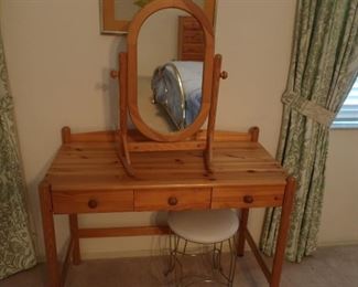 dressing  table  and  chair