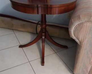 round  mahogany  table