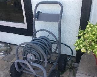 Rolling hose reel