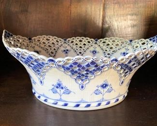B & G blue fluted full lace fruit bowl