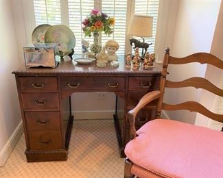 Small desk…perfect for today’s home office lifestyle!