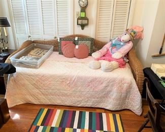 Wicker daybed with pullout mattress below