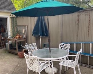 Vintage Brown Jordan table & chairs