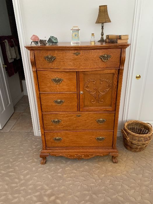 Lexington 1980’s vintage replica, gorgeous-quality furniture!