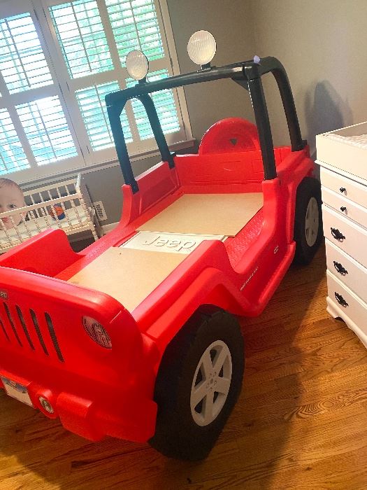 Super cool Little Tykes Jeep Bed!