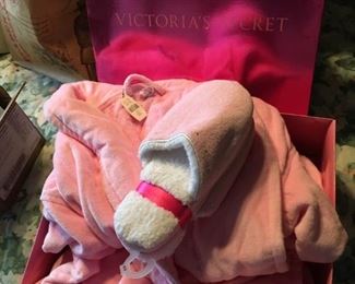 new Victoria's Secret robe & matching slippers
