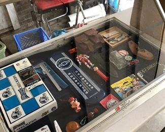 Showcase filled with curiosities. 