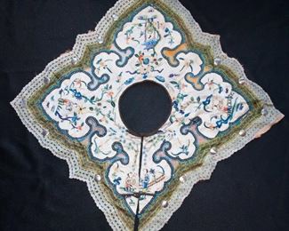 ANTIQUE CHINESE EMBROIDERED FIGURAL SILK COLLAR, 1850s