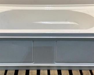 Located in: Chattanooga, TN
MFG Kohler
5ft Bath Tub
Size (WDH) 60"Wx32"Dx21"H Sold as is where is