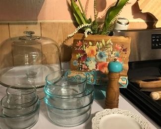 Pioneer Woman Cookbook stand & pepper grinder, and glass bowls/cake stand