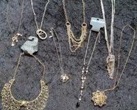8 Glamorous New and Used Necklaces