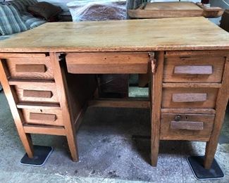 014 Vtg Oak Desk