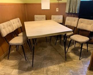 Vintage table, 6 chairs, 2 leaves