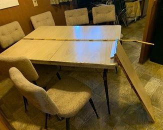 Vintage Table, two leaves, 6 chairs