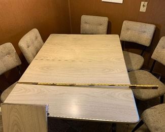 Vintage Table, two leaves, 6 chairs