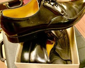 • Men’s clothing – many jeans, tshirts, button-up shirts, coats
o Size large and extra large shirts, coats
o Size 34 – 28 jeans, slacks
o Size 10.5 – 13 shoes and boots