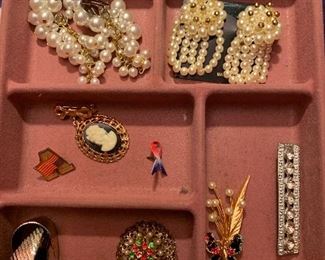 Men and women’s jewelry