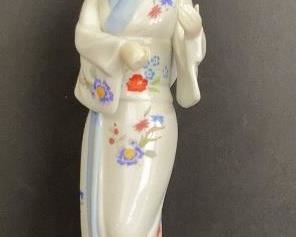china figurine geisha