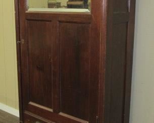 Single Door Cabinet w/Shelves Inside