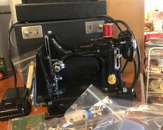 1941 Feather weight singer sewing machine with all the accessories-carrying box, instruction booklet, feet, bobbins etc...Excellent condition!