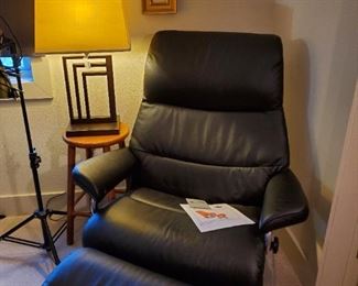 Furniture Ekronos Leather diplomat chiar and ottoman