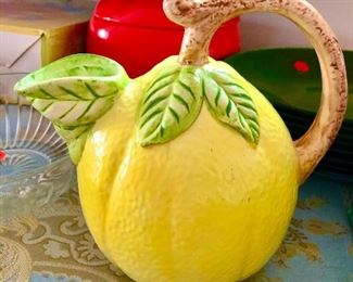 Lemon pitcher 
